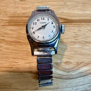 Vintage Timex Quartz Silver Tone Expansion Bracelet Women’s Watch Wristwatch